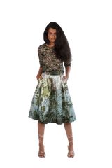 asiatische Frau trägt Blusentop mit Pailletten Spitze und knielangen Rock aus der Art Edition