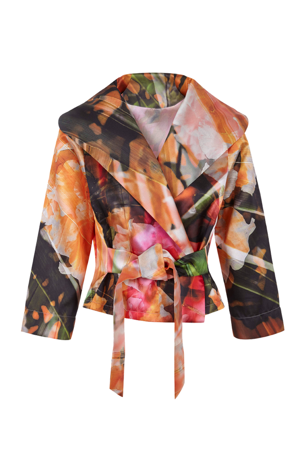 leichte Jacke mit Bindegürtel und Tulpenkragen aus Duchesse mit Motiv Azalea der Art Edition